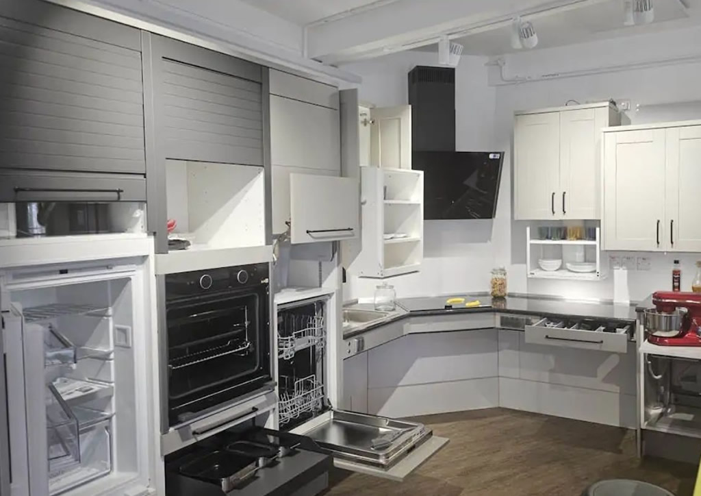 Aluroll-Grangerb-Kitchen-Two-Independent4Life